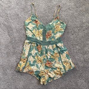 Super cute ANGIE floral romper
